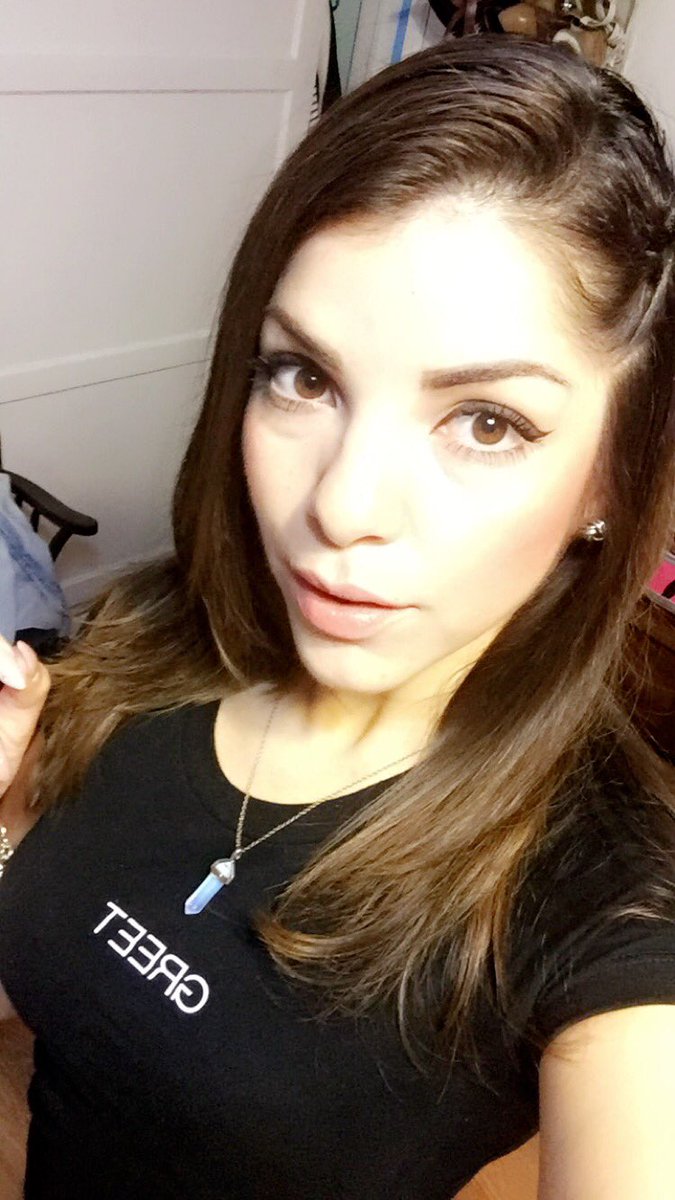 itskim_mojica's tweet image. Told myself I will be trying new hair do's so here is day 1 😌 #smallbraid #hairstyle