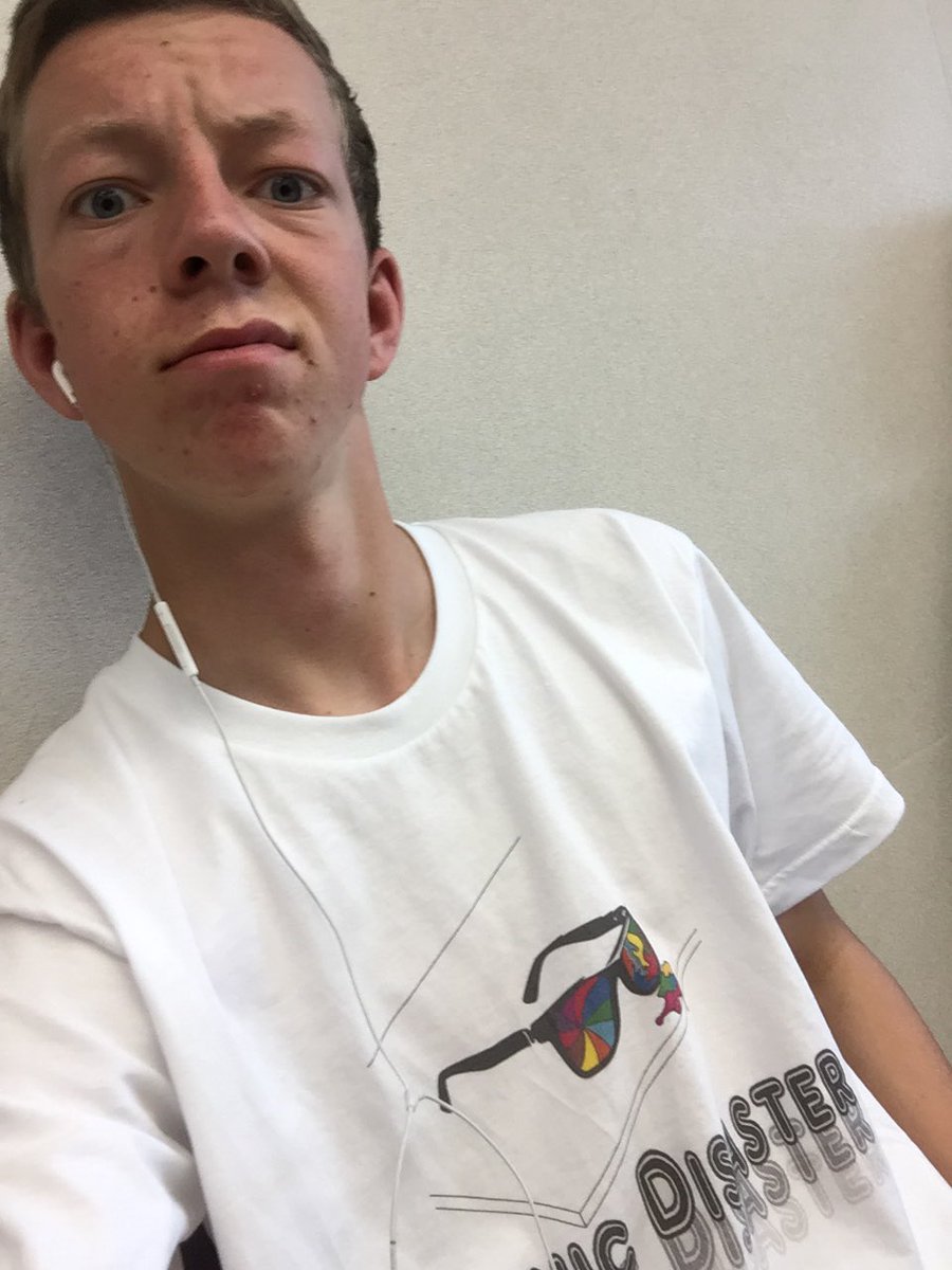 Iconic_Disaster's tweet image. The glasses t has made its way over to Cal high! Thankyou @trentthompson08  for reppin the brand🕶👌🏼🕶