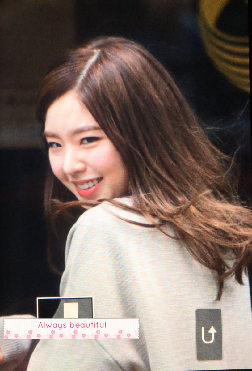 always0329's tweet photo. 160422 뮤뱅 출근 #아이린 #IRENE https://t.co/YKJIzXiFtC