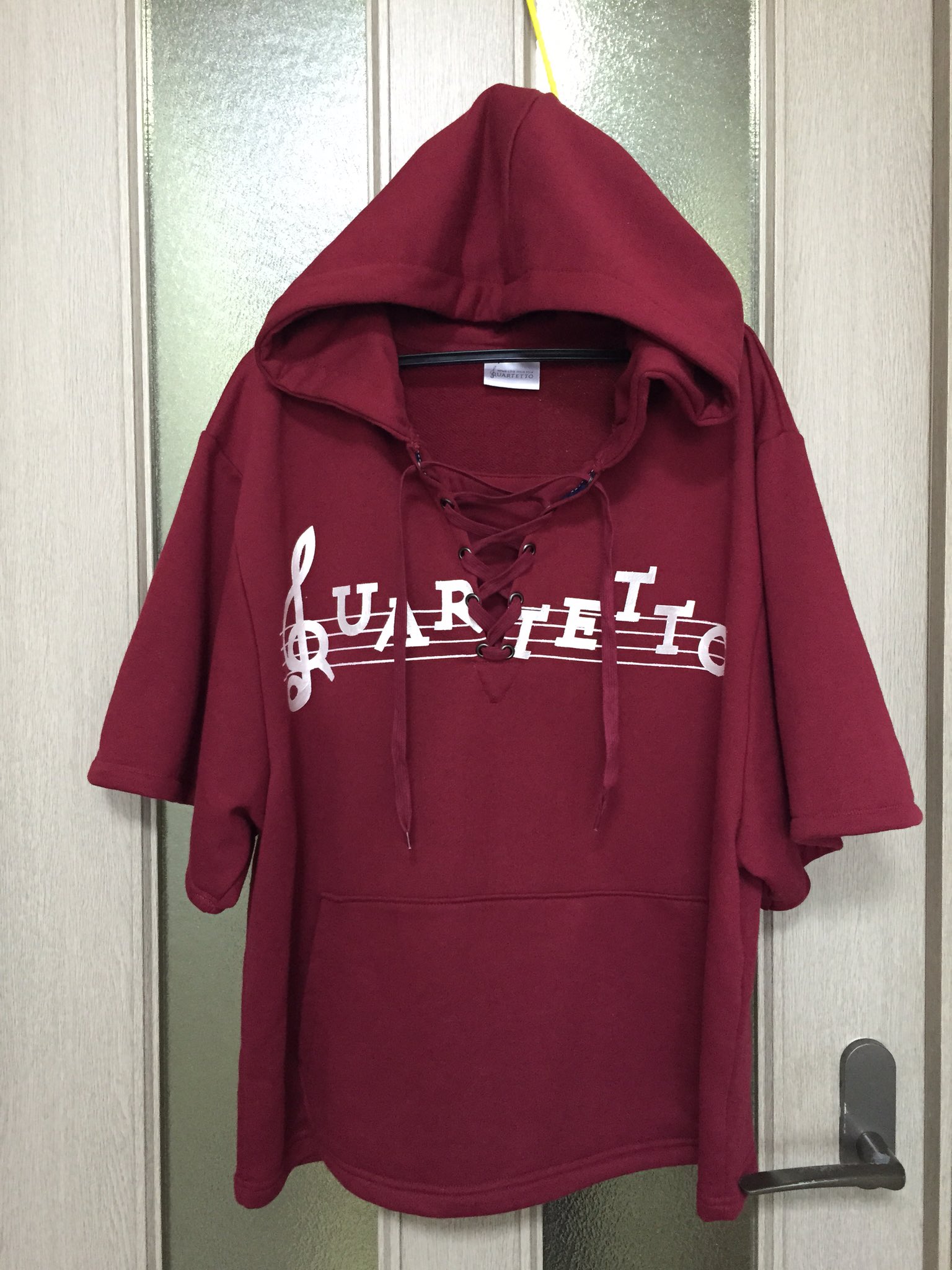 Meijia Twitterren Quartettoグッズリメイク第三弾 W あの番組で着てた増田さんの首元真似っこ 切った袖で首の三角地帯と うちのチビnewsくんにお揃いパーカー T Co 484oi2xspy グッズリメイク