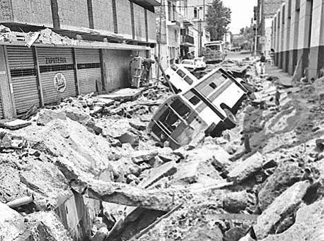 luismontesbrito's tweet photo. Un día como hoy 22Abr1992 Derrame de combustible en drenaje causa explosiones en Guadalajara https://t.co/ust0tQhXrc https://t.co/vkM3DVfPIz