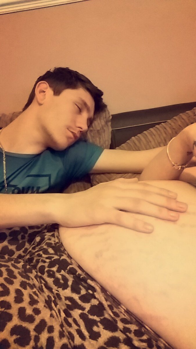 CJBarnett94's tweet photo. How cute ♡♡😍😍 @StevoRudd #baby #babybump #boyfriend #duejuly https://t.co/WxIo4F27Pa