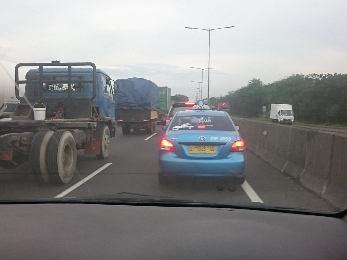 muhammad_bajrey's tweet photo. @e100ss Tol Perak Arah Satelit Padat Merayap Mulai KM 5 https://t.co/AwGMwlpymj