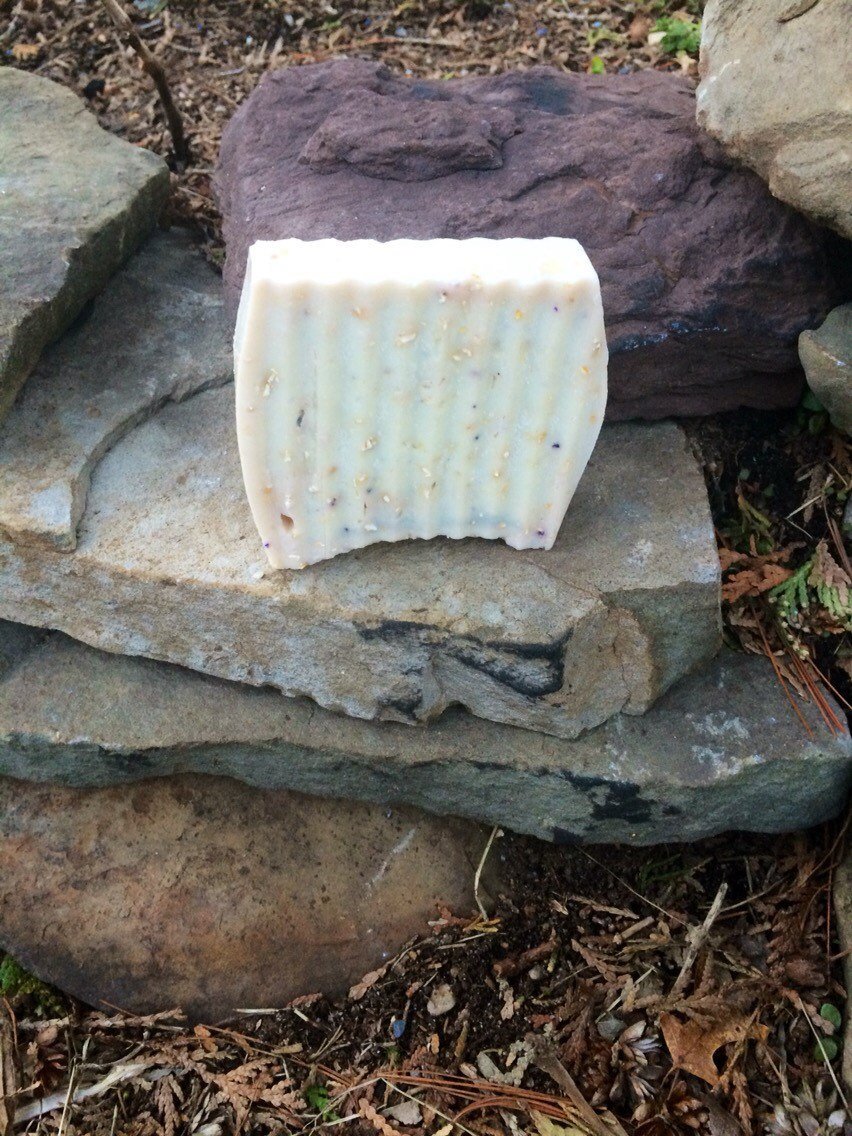 GoodKittyNats's tweet photo. Organic Lavender & Oatmeal soap https://t.co/vBQo3Xjb8a #GoodKittyNaturals #LavenderOatmeal https://t.co/5Wk8fGru4F