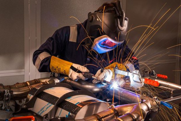 DxGusher's tweet photo. Daventry car parts manufacturer gets Queen’s Award after exports grow 120 per cent
https://t.co/v7fOA0yzJ8 https://t.co/I80nq1mTxY
