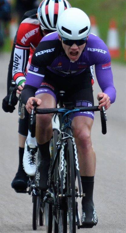 TeamVision_IL's tweet photo. Giles, looking good in @OfficialLeCol kit, off the front for 8 laps a lead out from @Tom_Sefty got 2nd #high5fulled https://t.co/Wlme81GVuh
