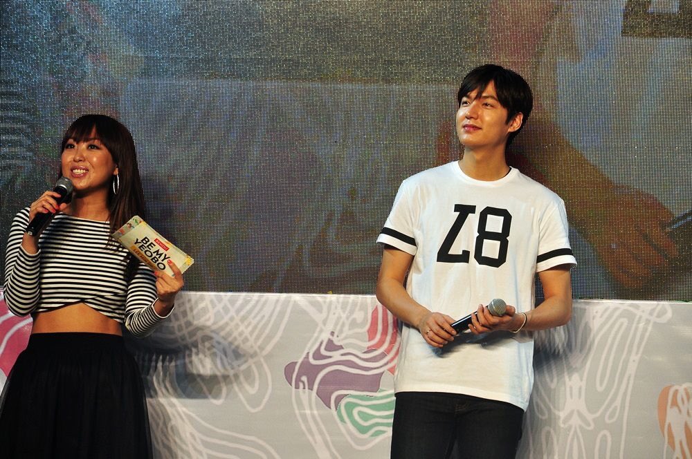 TheLeeMinHoPh's tweet photo. Official @benchtm #LeeMinHo Bench Fun Meet Photos
Trinoma
160402
#LMHlovelocal
#LMHlovesBench
#LiveLifeWithFlavor https://t.co/utKZWevGmk