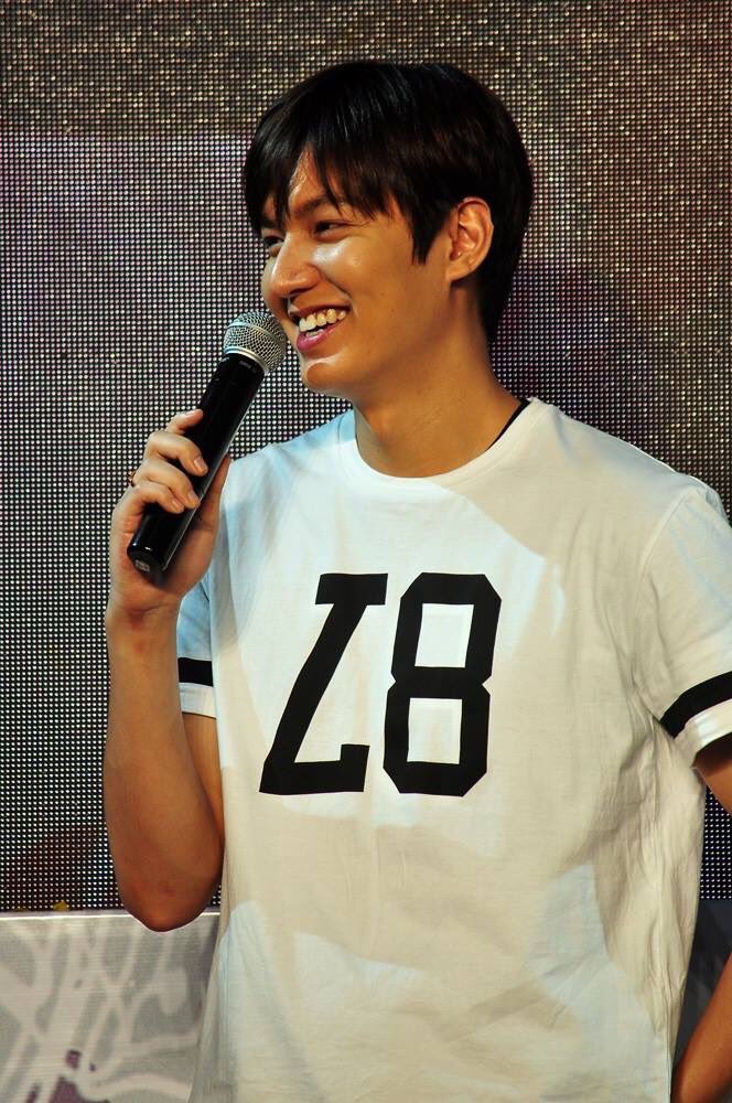 TheLeeMinHoPh's tweet photo. Official @benchtm #LeeMinHo Bench Fun Meet Photos
Trinoma
160402
#LMHlovelocal
#LMHlovesBench
#LiveLifeWithFlavor https://t.co/Q13YPbV9Yl