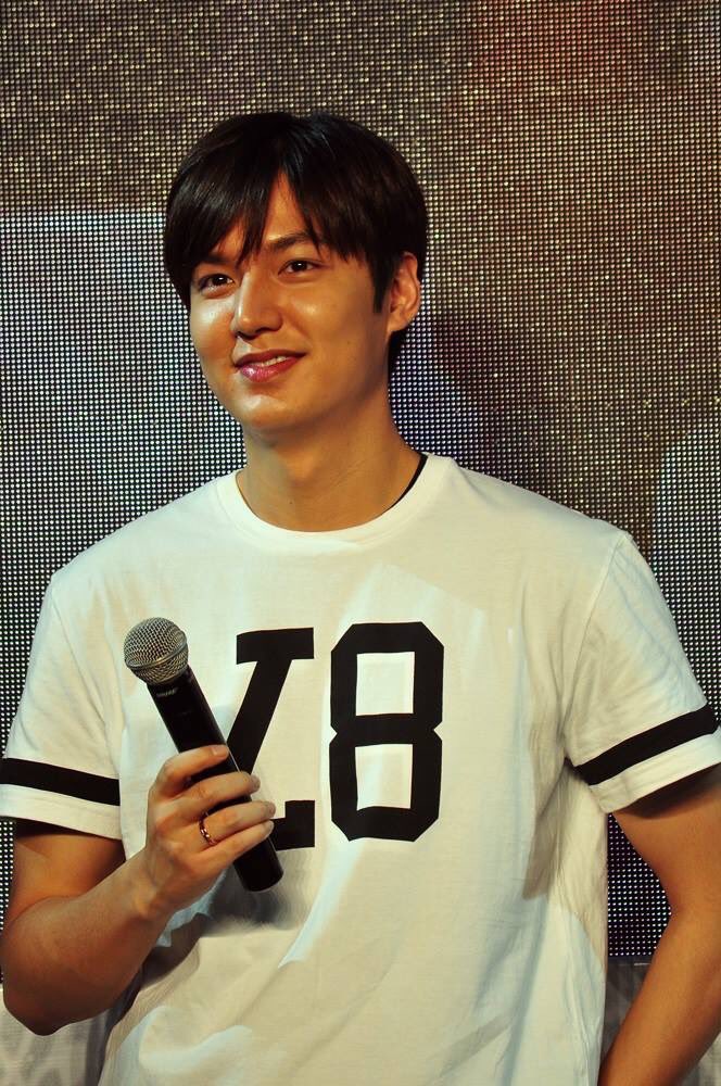 TheLeeMinHoPh's tweet photo. Official @benchtm #LeeMinHo Bench Fun Meet Photos
Trinoma
160402
#LMHlovelocal
#LMHlovesBench
#LiveLifeWithFlavor https://t.co/Q13YPbV9Yl