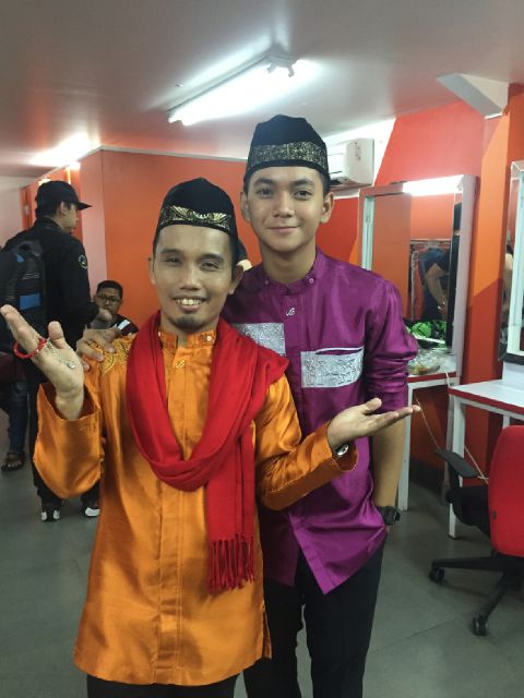 OFC_BFAjilNEW's tweet photo. Taping Islam Itu Indah - @AjilDitto_08 with Ustadz Maulana https://t.co/1meRAtHVa6
