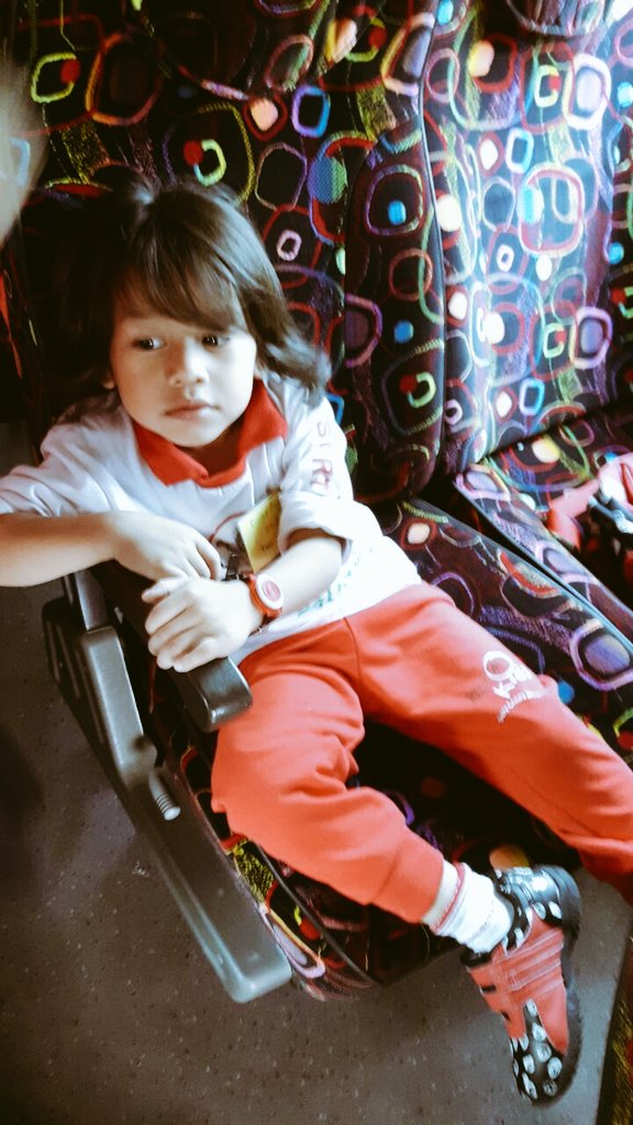 xazuax's tweet image. Y so sad baby??? #smarttadris #smartreader #kidzania