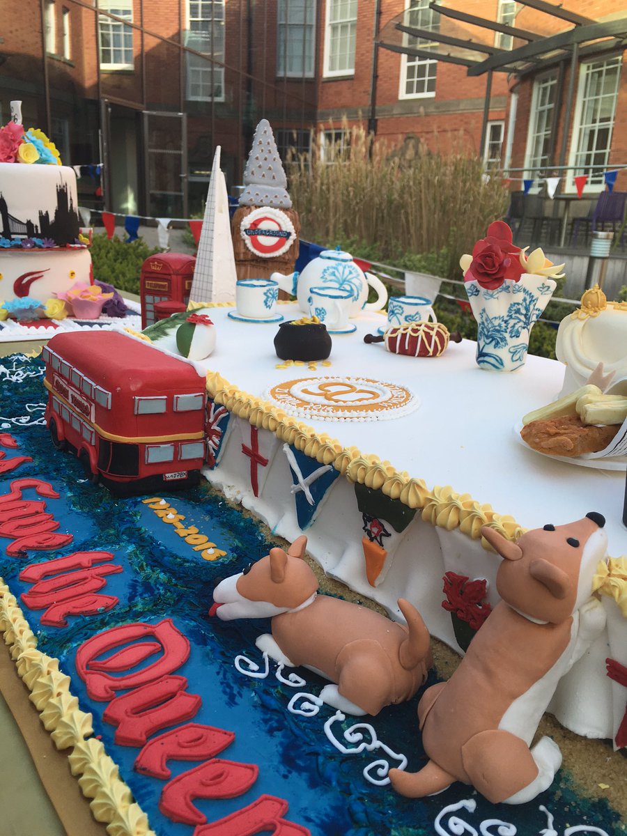 _Keungz_NFT's tweet photo. Thank You to Tutors Mark &amp; Andrea and all their students @TraffordCollege for the amazing cake for the #Queenat90 https://t.co/5vQbxHPaGA