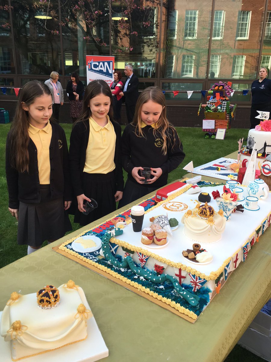 _Keungz_NFT's tweet photo. Thank You to Tutors Mark &amp; Andrea and all their students @TraffordCollege for the amazing cake for the #Queenat90 https://t.co/5vQbxHPaGA