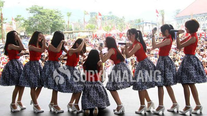 WeCanBeWinners's tweet photo. Cherrybelle Hibur Ribuan Siswa Kota Batu di Hari Kartini https://t.co/cqt9gb4XTI via @suryamalang https://t.co/clbk20EX5H