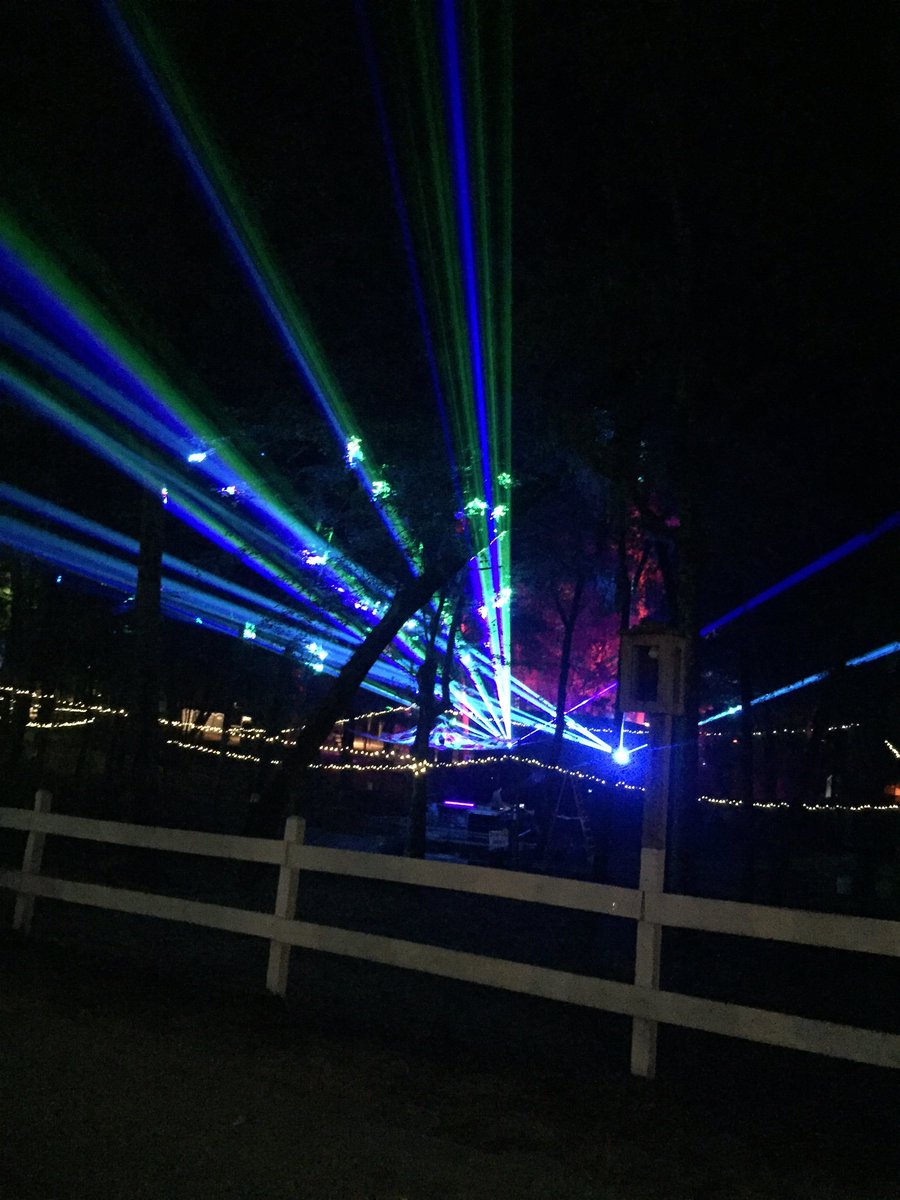 kirstinm10's tweet photo. Very hyped already and the music hasn't even started yet. #tipperfullmoon https://t.co/WmRUSocdg7