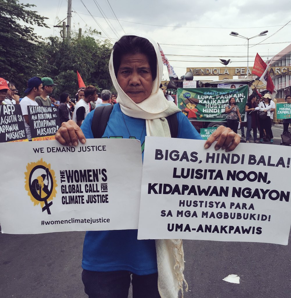 PDIARS's tweet image. Peasant woman Florida Sibayan of Hda Luisita joins other farmers &amp;amp; envi groups #EarthDay action in Manila @amtessv