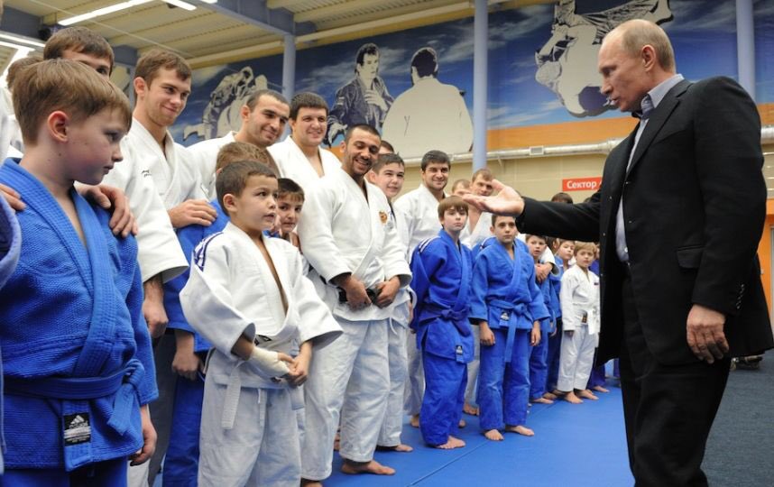 Путин картина в кимоно