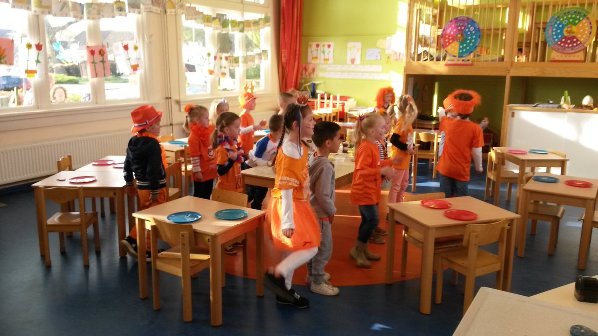 HengeveldLydia's tweet photo. @OdbsDeEsdoorn Groep 1 en 2 oefenen #hupsakee. De afronding van de ochtend is om 1130 uur!!! Op het schoolplein. https://t.co/af1oNmMkXu