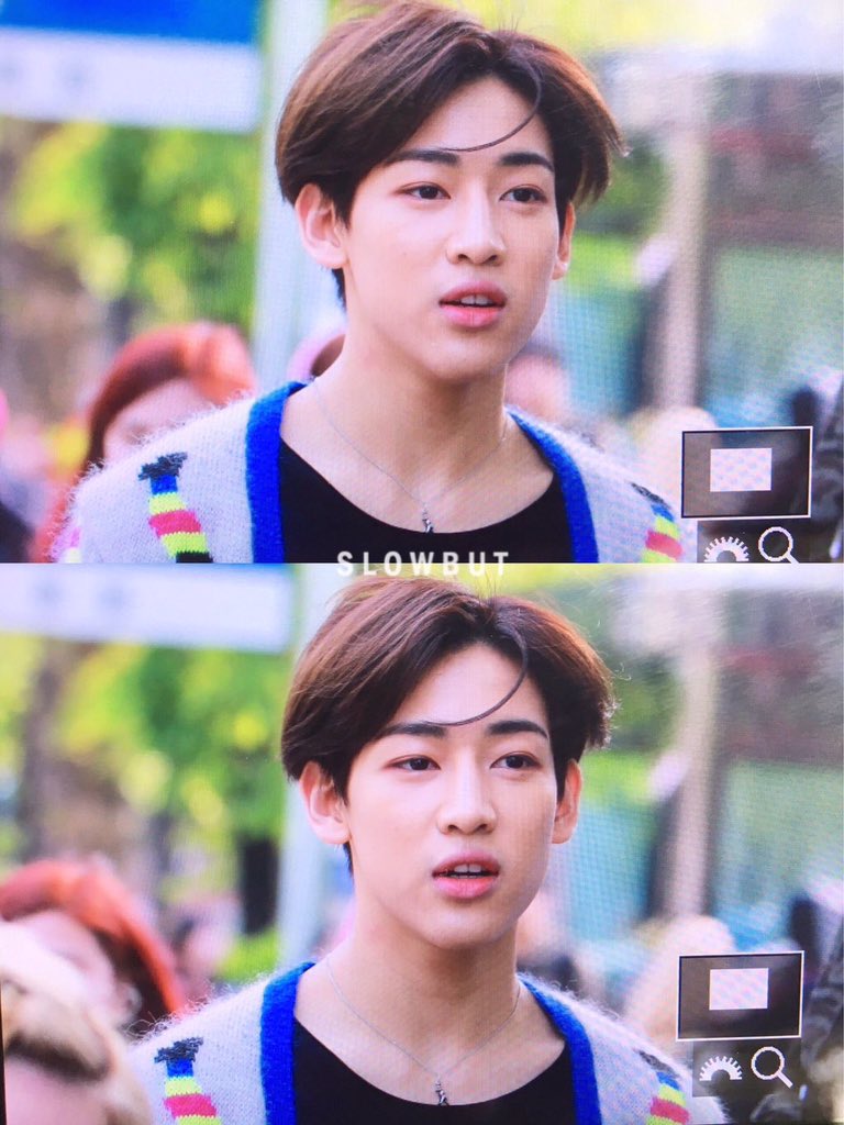IamAngyvesvely's tweet photo. มต: เฮ่ คนสวยจะรีบไปไหน มาให้พี่จีบก่อนสิครับ
บบ: งื้ออออ หล่อต่งหากเล่า!! มัคขี้แกล้ง!! (เดินหนี) 
#MarkBam https://t.co/uzKrh7dJyN