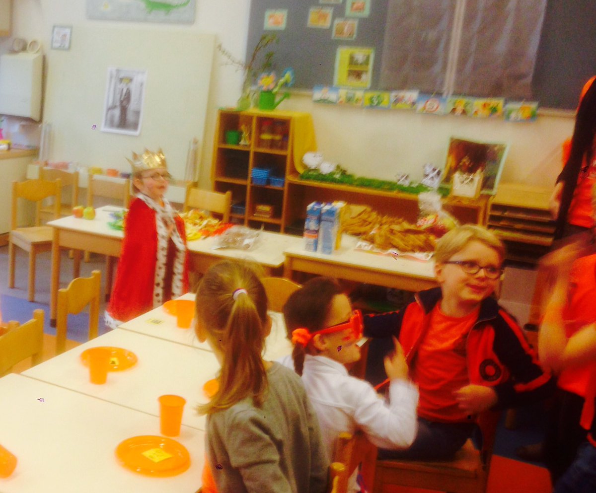 EstherSpikmans's tweet photo. Wat een verrassing! Voor 1 dag koning Rijk op school 👑 https://t.co/ApnPbspXPk