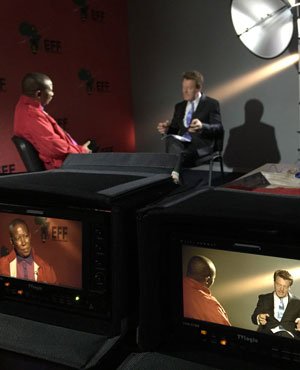 'We will remove this government through the barrel of a gun' - #Malema tells Al Jazeera trib.al/9TpKZ6j