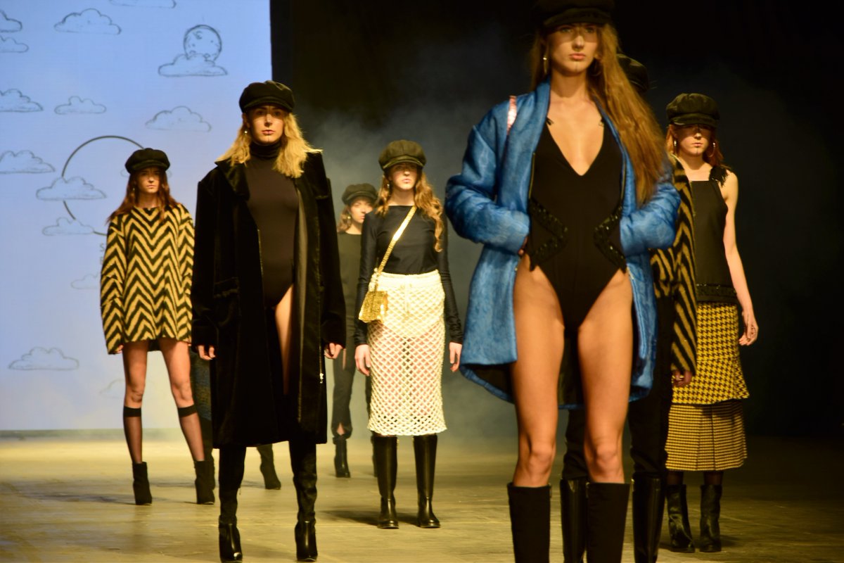 JackRecommends's tweet photo. #Jackrecommends #Moda #Fashion #FashionPhilosophy #FashionWeek #Showroom #Pokazy #Łódź #Skandal #Start 12:00 https://t.co/1fDLnPS2gJ