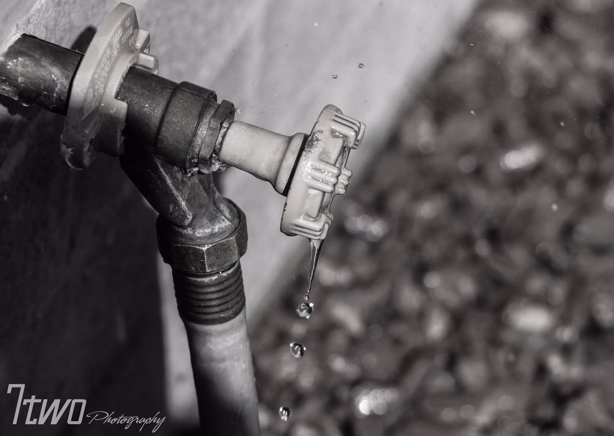 7twoPhotography's tweet photo. #water #faucet #drip #canon #blackandwhite https://t.co/GSC8mcSWm0