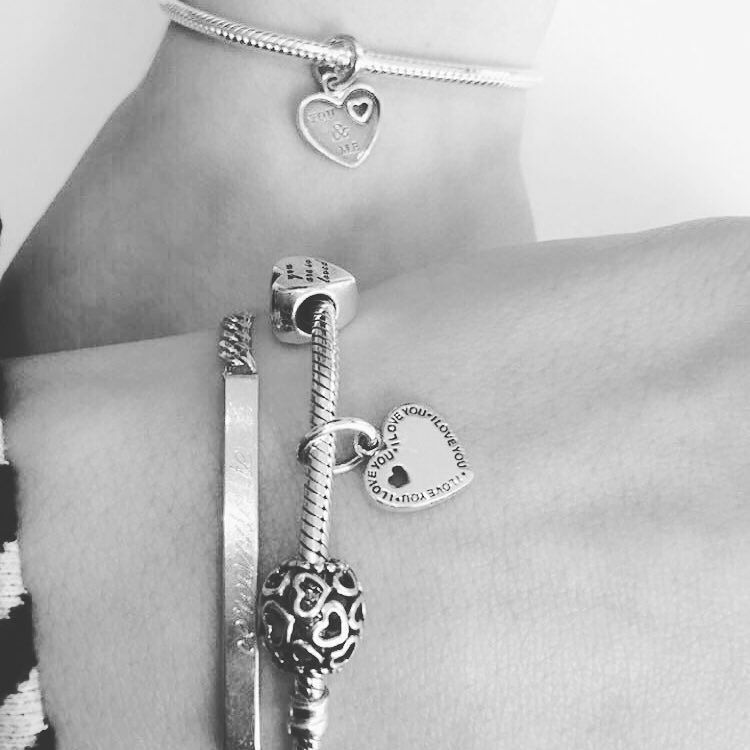 JazminDeLaCruzS's tweet photo. #mylove #pandora #bestfriend #present #cercandote❤ #coldhands #warmheart #loveyou #tuttohaunsignificato #sarina #tr… https://t.co/q6hiJd42ON