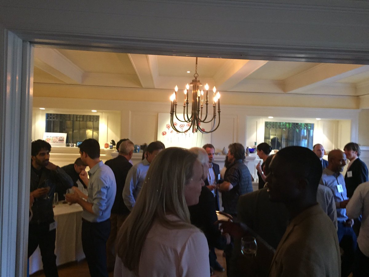 EdtechukHQ's tweet photo. An amazing #edtechukusa reception tonight hosted by @UKPriyaGuha @L_Pbusiness & @EdtechukHQ https://t.co/UMmzEL0G4W