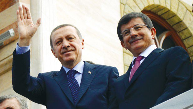 Erdoğan'la Davutoğlu çocukların 23 Nisan Ulusal Egemenlik Bayramını kutluyor.