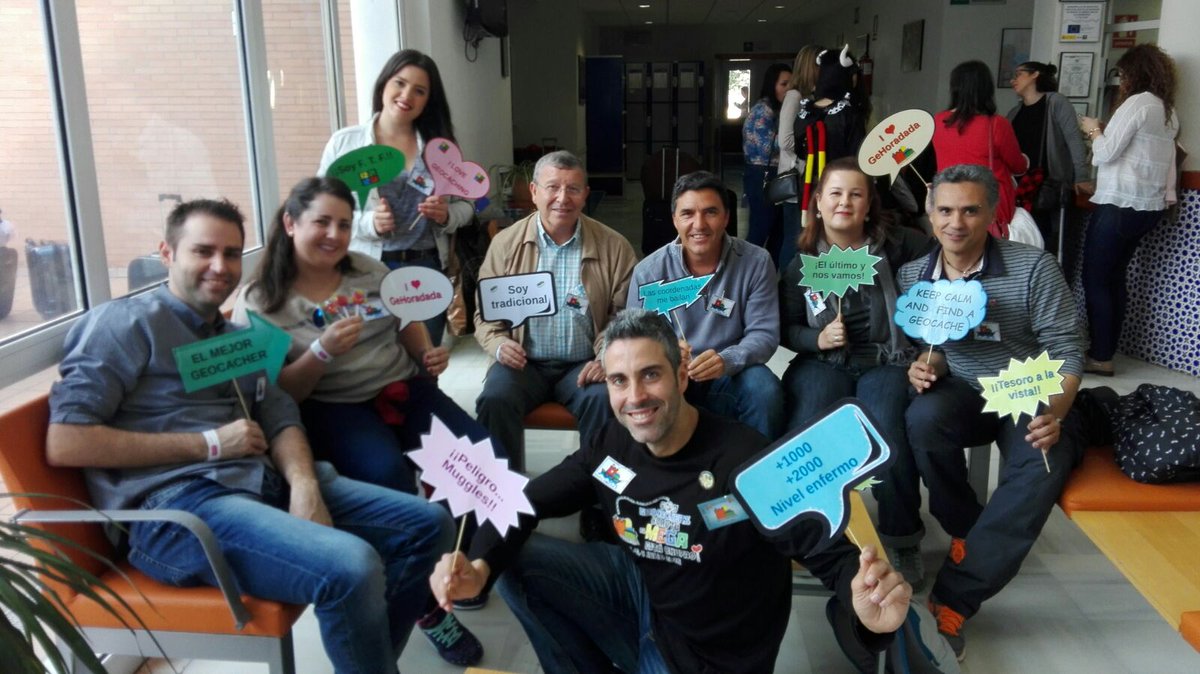 GeHoradada's tweet photo. Y #GeHoradada 2016 asaltó Sevilla en plena feria de abril, reclutando piratas para el MEGA de julio https://t.co/5Bf7Iaz2IL