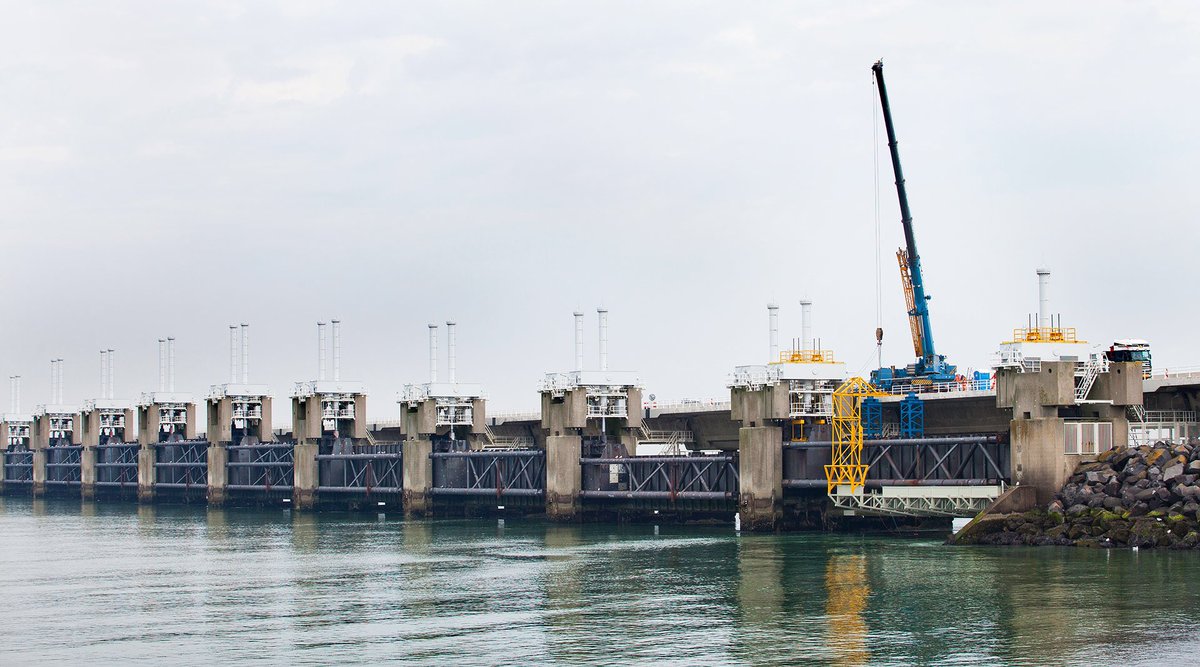 Wiko is deze week gestart met het bouwen van steigers op de Oosterscheldekering voor onderhoudsproject.