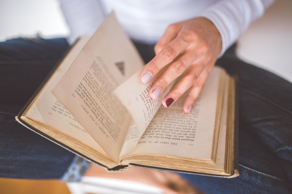 centrobotin's tweet photo. ...Y además... ¡Libros para todos! #diadellibro Leyendo con arte: https://t.co/MqZpar7Yqn https://t.co/GLRClozFZp