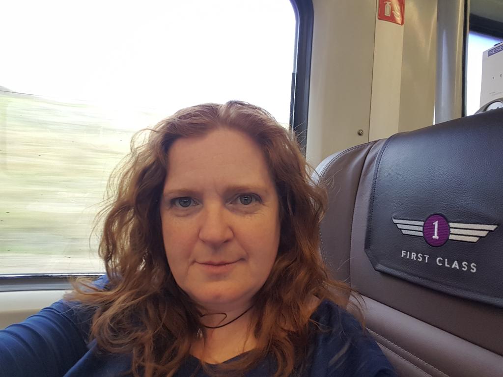 AllisonSaxton's tweet photo. @IPM3 It's a rough life this #acting business #loveMyJob #actorslife #SometimesIt'sCheaperToTravel1stClass https://t.co/oxVqDwZEzn