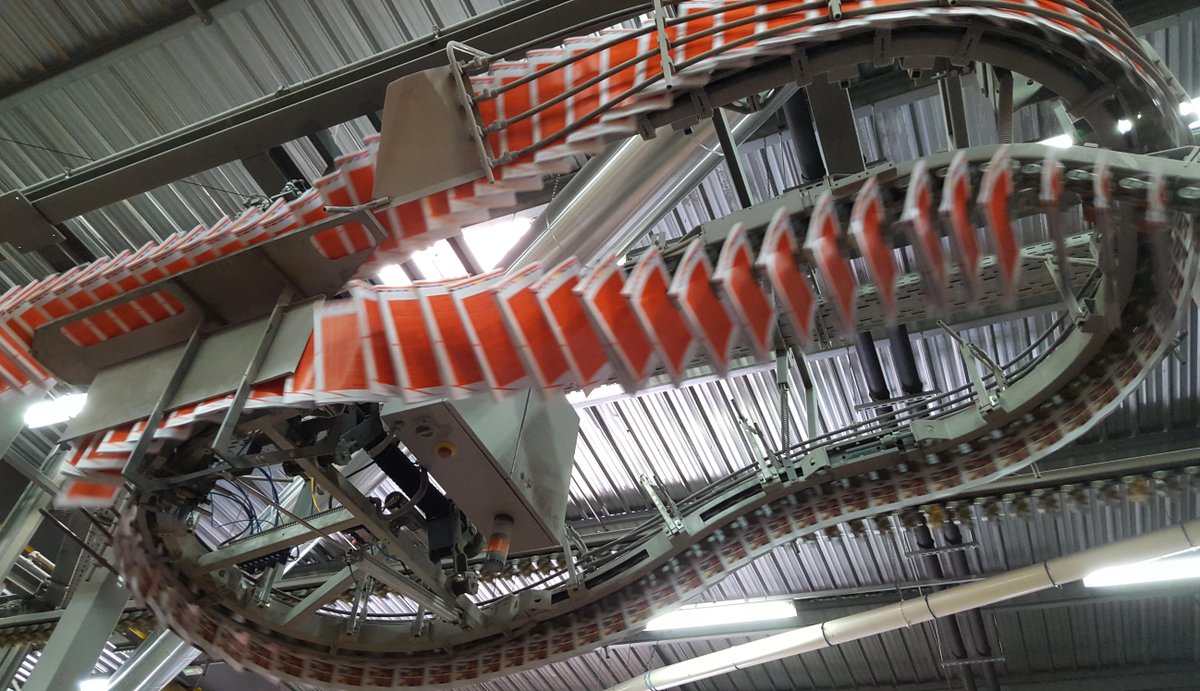 Impression du programme de 70e édition du Festival d’Avignon. Notre serpent est presque arrivé ! #FDA16