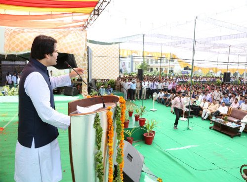 varungandhi80's tweet photo. Gave a lecture at the IIMT Group of Colleges in Greater Noida today. https://t.co/8tJxffwchM