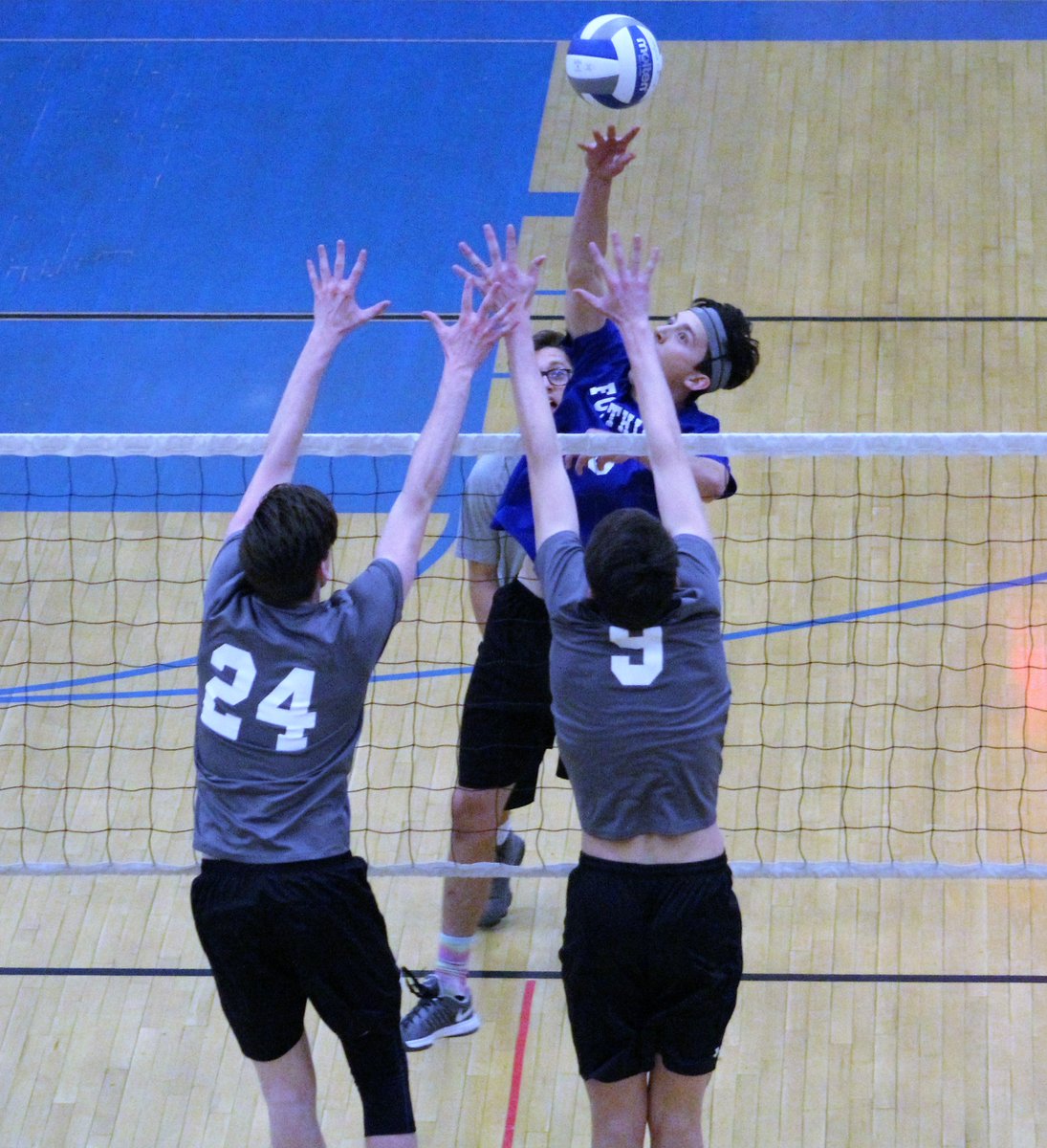 AndyMorales8's tweet photo. @mountainview_vb beat Catalina Foothills to claim section title https://t.co/IvwcM65zI3 https://t.co/6qH0jhVlAW
