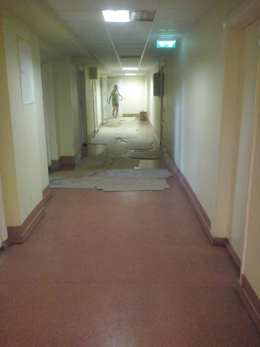 Bijaaach's tweet photo. Mm..ir pienākušas tās dienas,kad 5.kojās virmo eļļas smarža un puskaili vīrieši #hallwaytoshower #mehudienas2016 https://t.co/T4xBQJzTSt