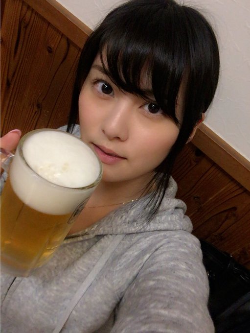 ちなは下戸さんですよ🍻  とゆうかアレルギーみたいで全身痒くなったりするので飲めないのですよ🍶🍻🍷  「とりあえず生で」をやりたかっただけ！ https://t.co/s7xuSUq9H9