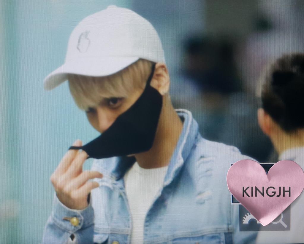 160422 Jonghyun @ Aeropuerto Incheon {Rumbo a Japón} CgoqB7DVEAAhdZt