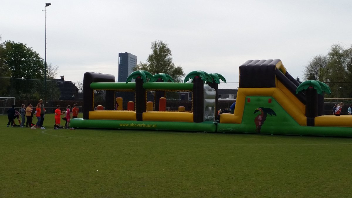 NicoleRamaekers's tweet photo. @koningsspelen 2016 basisschool #Meerhoef geopend met gezamenlijke openingsdans "hupsakee"
#Veldhoven  #Marvilde https://t.co/bVIDsQETb9