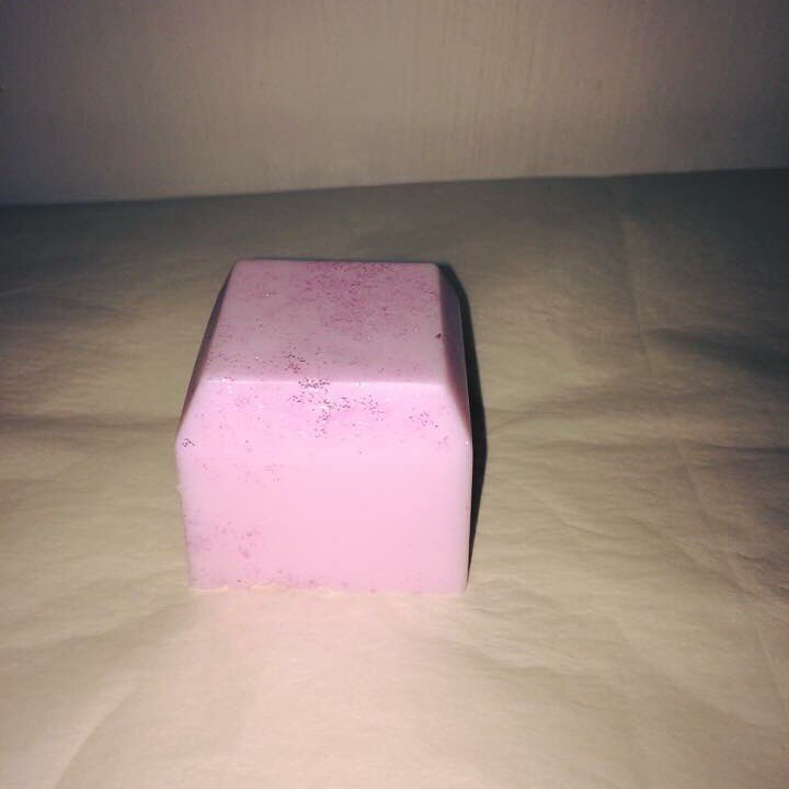 RubADubScrub_'s tweet photo. Sweet pea soap with a touch of sparkle!🌸✨ #Soap #Handmade #Glitter #Pink #SweetPea #Liverpool #Bath #Shower #Fresh https://t.co/7O3HKmb0YX