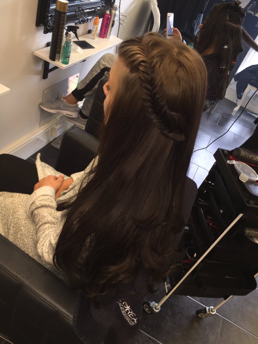 LoveMeDo31's tweet photo. #fishplait #flickyblow #longhair #brunette https://t.co/GQQqe2x7QO