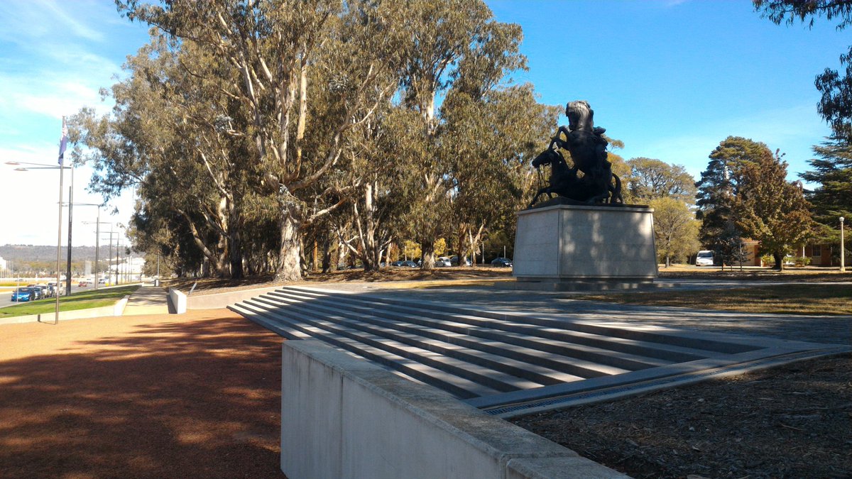 ZippyIO's tweet photo. #WarMemorial #Canberra https://t.co/3njYxDTR2h