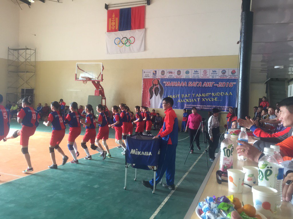 Сэлэнгэ аймгийн Мандал сумын 1-р сургуулийн багш Ш.Раднаасэдийн маань "Хөдөлмөр алдар"-ыг тэмдэглэж бна. #Зүүнхараа