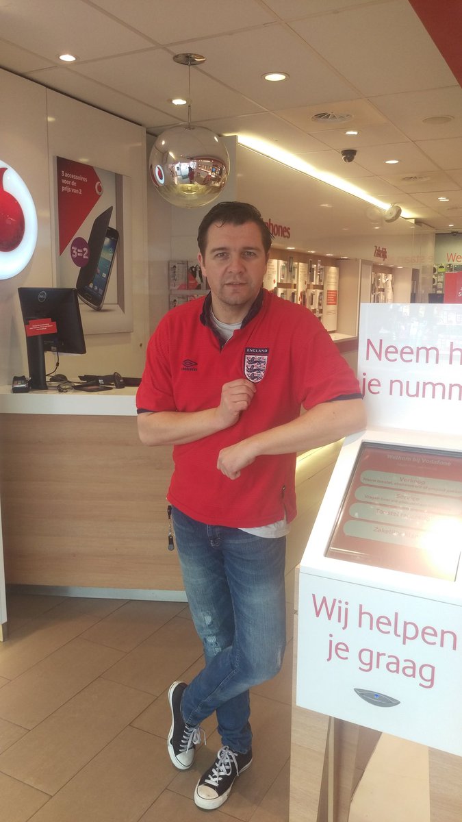 marvinbingo's tweet photo. #voetbalshirtvrijdag #footballshirtfriday #comeonengland #VodafoneNL #Almelo #Rijkens #mossou #footballculture https://t.co/Rhp3hJUOLD
