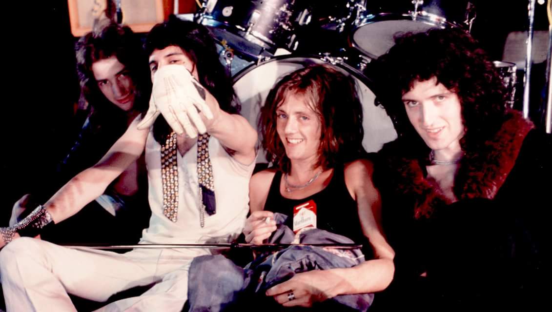 Stacya_G's tweet photo. Good Friday! @OfficialRMT @kaszmiramercury @QueenFacts1991 #RogerTaylor https://t.co/S4i5ffewG9