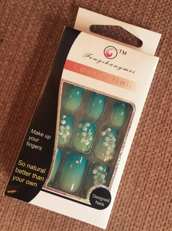 #FreebieFriday giveaway RT, LIKE &amp; FOLLOW us to be in with a chance if winning a gorgeous set of False Nails