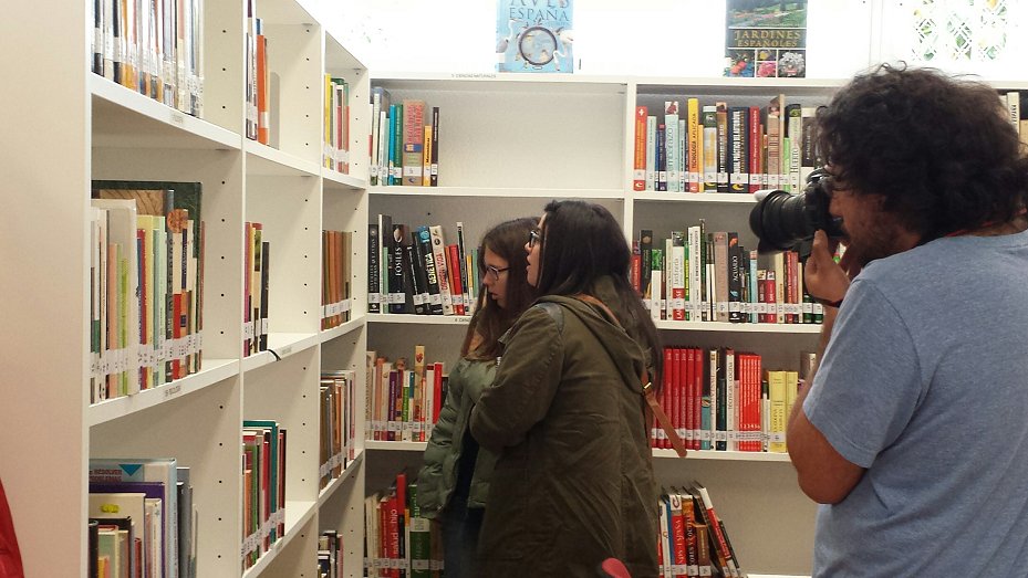 Biblioteca de las Palomas <a href="/BiblioZaidin/">BibliotecaZaidín</a> reabre al fin tras la lucha vecinal por la Cultura elindependientedegranada.es/cultura/biblio…