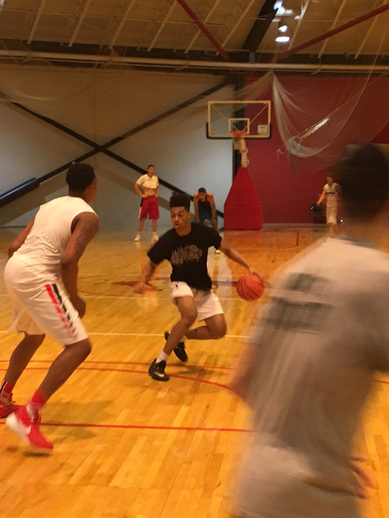 brian_bales's tweet image. @ibi_watson_2 doing work in Friday&apos;s practice.  Very athletic and coachable.  #Michiganbound #ohsaa #bounc